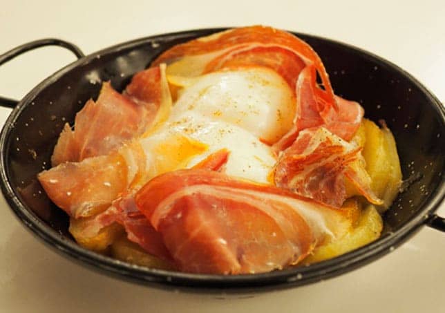 Huevos Rotos con Jamón